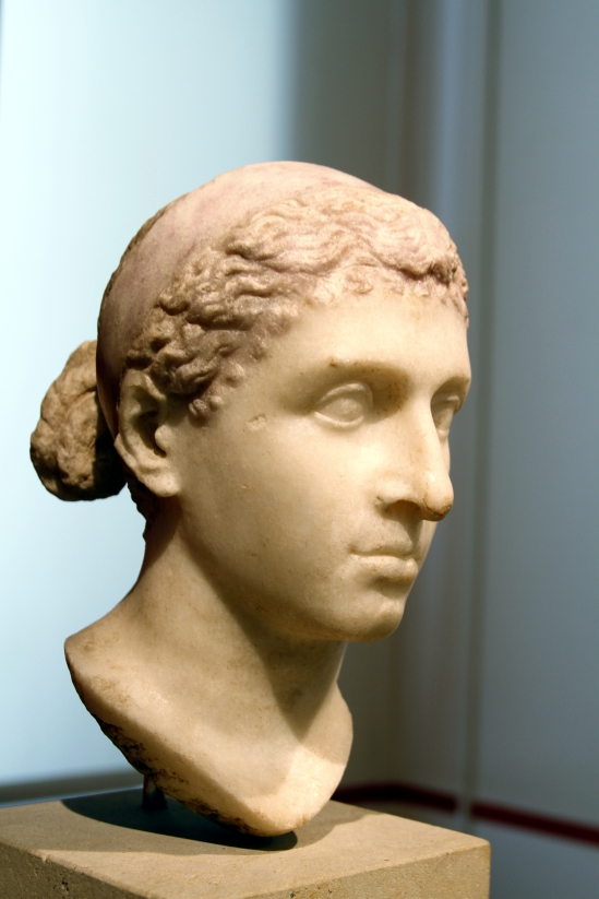 Bust_of_Cleopatra_VII_-_Altes_Museum_-_Berlin_-_Germany_2017_(2).jpg
